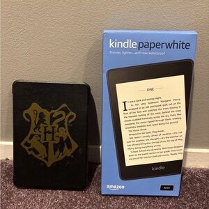 Amazon Kindle Paperwhite - Black with black case with Harry Potter Design